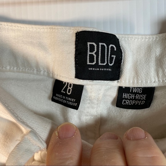 BDG-Urban Outfitters TWIG High Rise Cropped Jean -cut offs. Size 28. - Picture 2 of 5